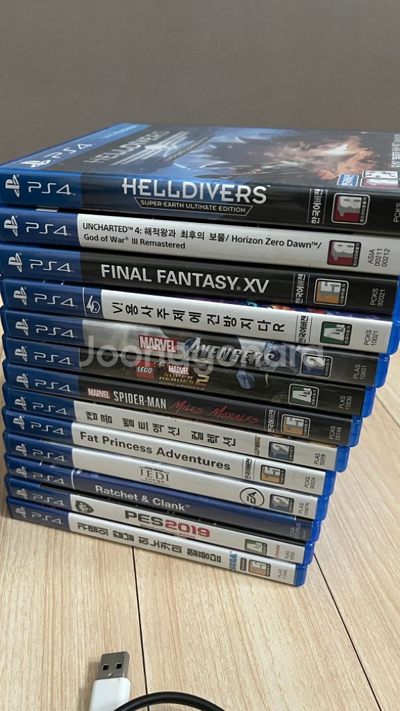 ps4 듀얼쇼크+충전거치대+타이틀 13장--2