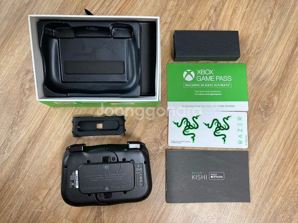 레이저 키시 (Razer Kishi) 아이폰용 팝니다.--3