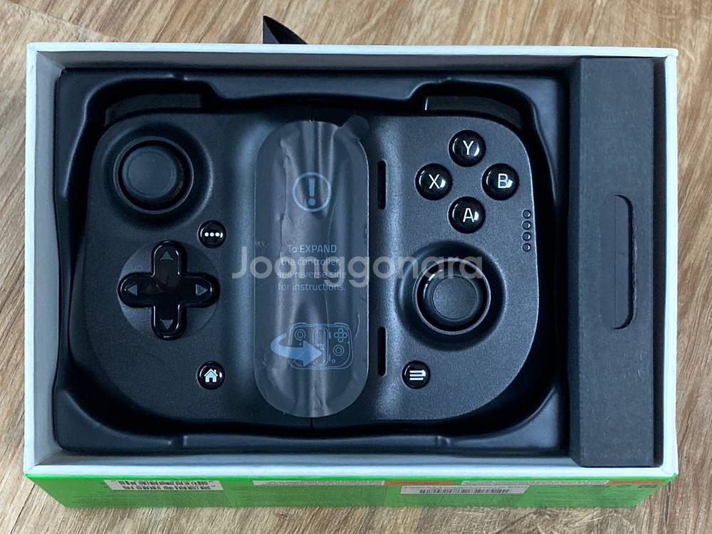 레이저 키시 (Razer Kishi) 아이폰용 팝니다.--4