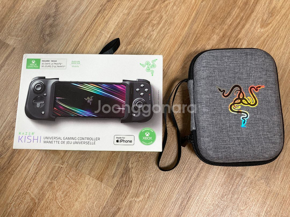 레이저 키시 (Razer Kishi) 아이폰용 팝니다.--5