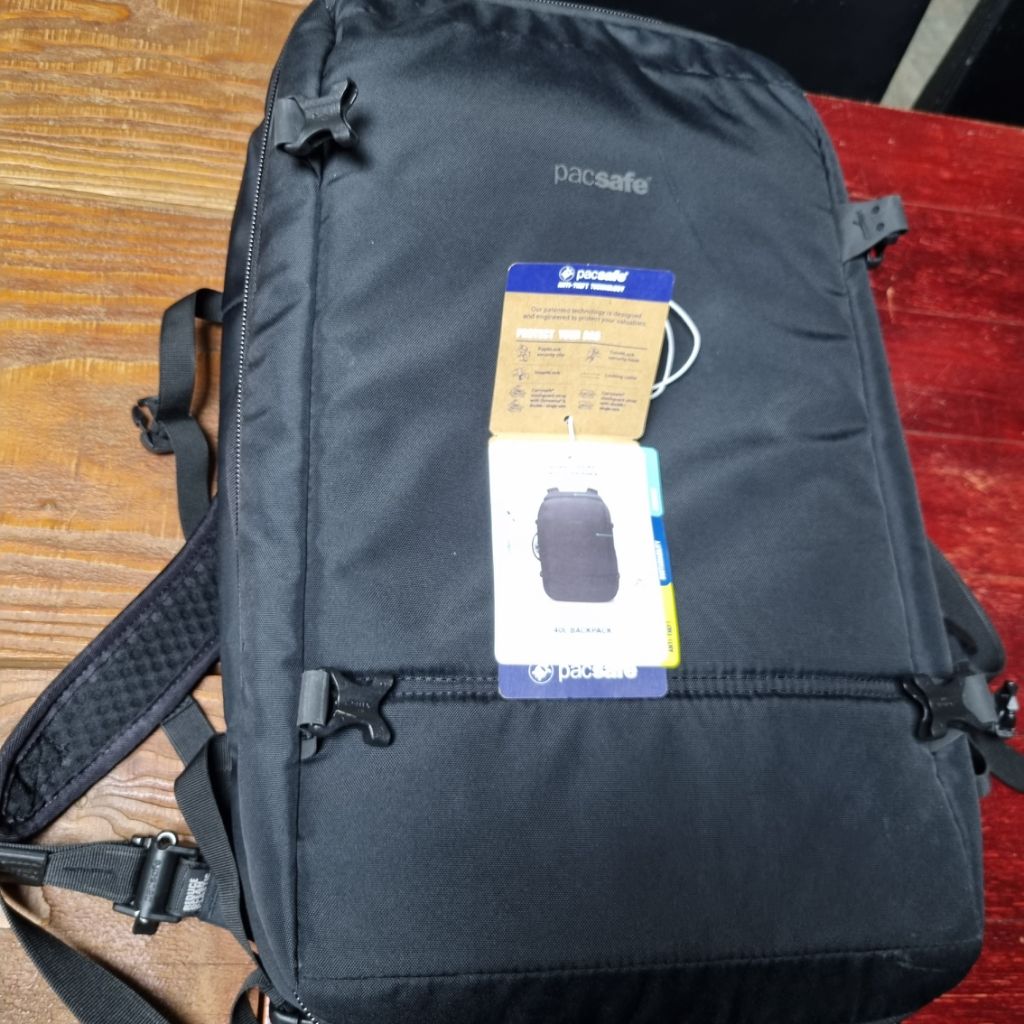 팩세이프 바이브 40리터 휴대용 백팩 여행가방