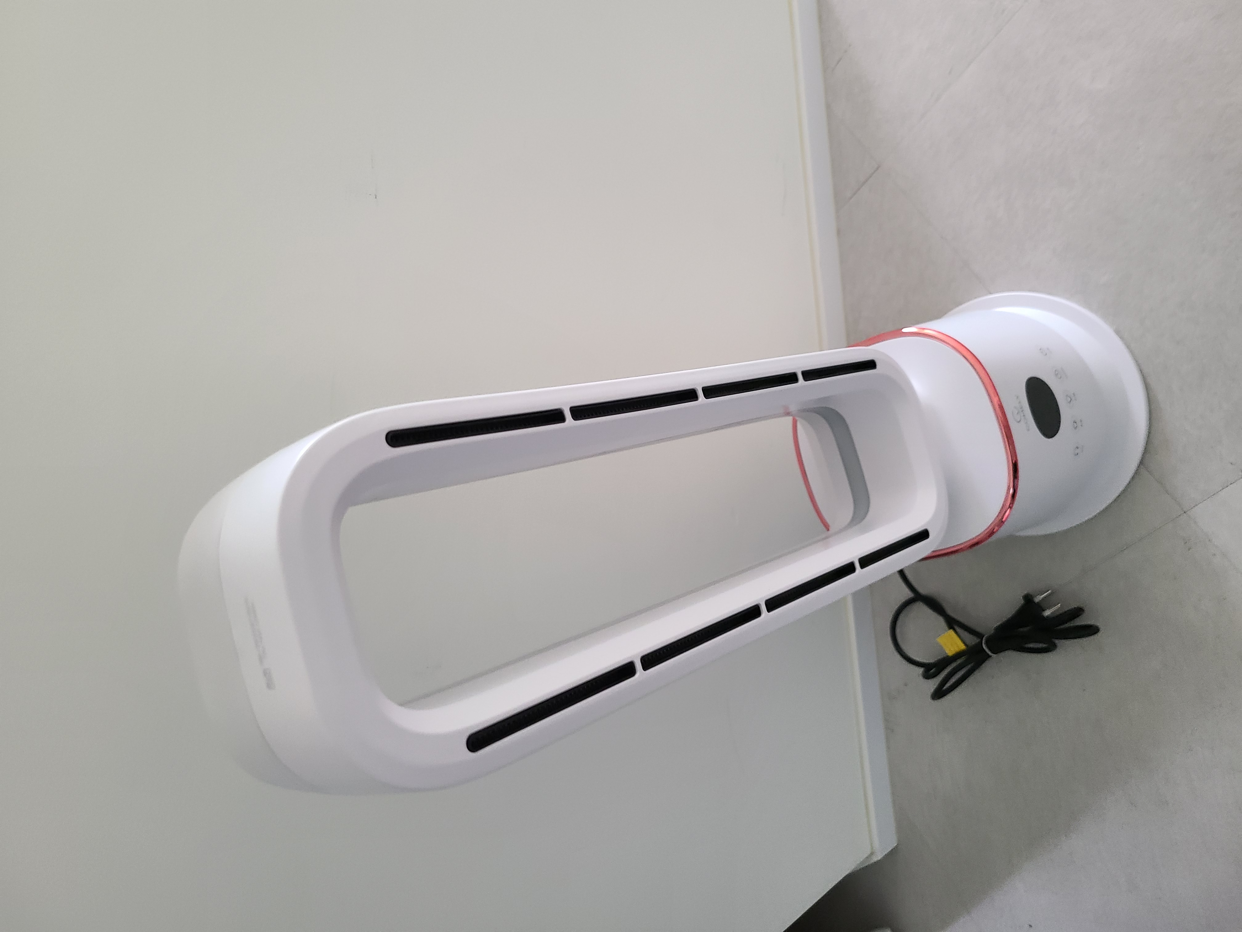 ﻿디멜리 타워형 멀티탭 PTC 화장실 팻말 온풍기 히터