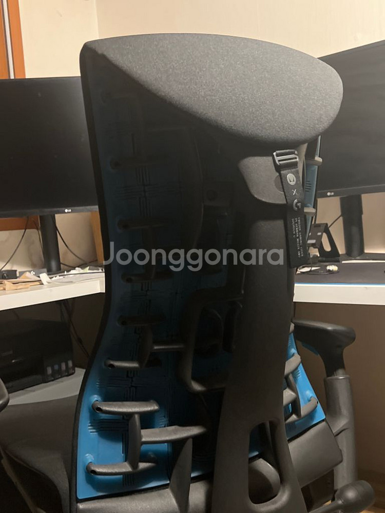 허먼밀러 엠바디 로지텍 콜라보--1