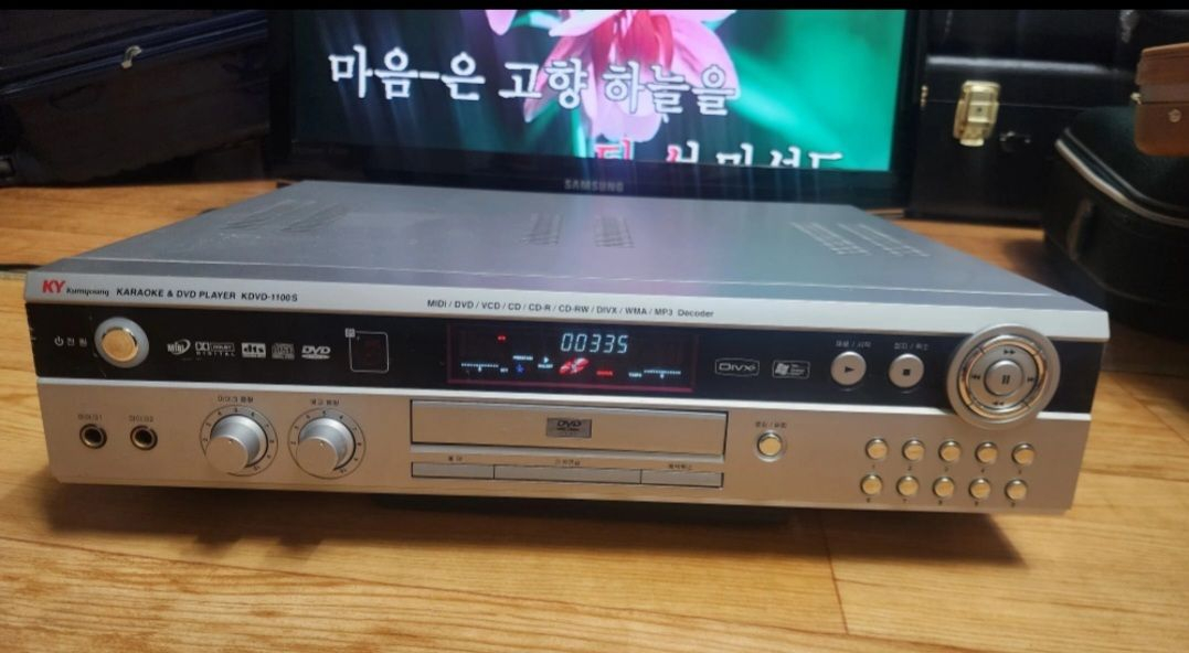 금영노래방 기계 모델명 KDVD ㅡ1100S--1