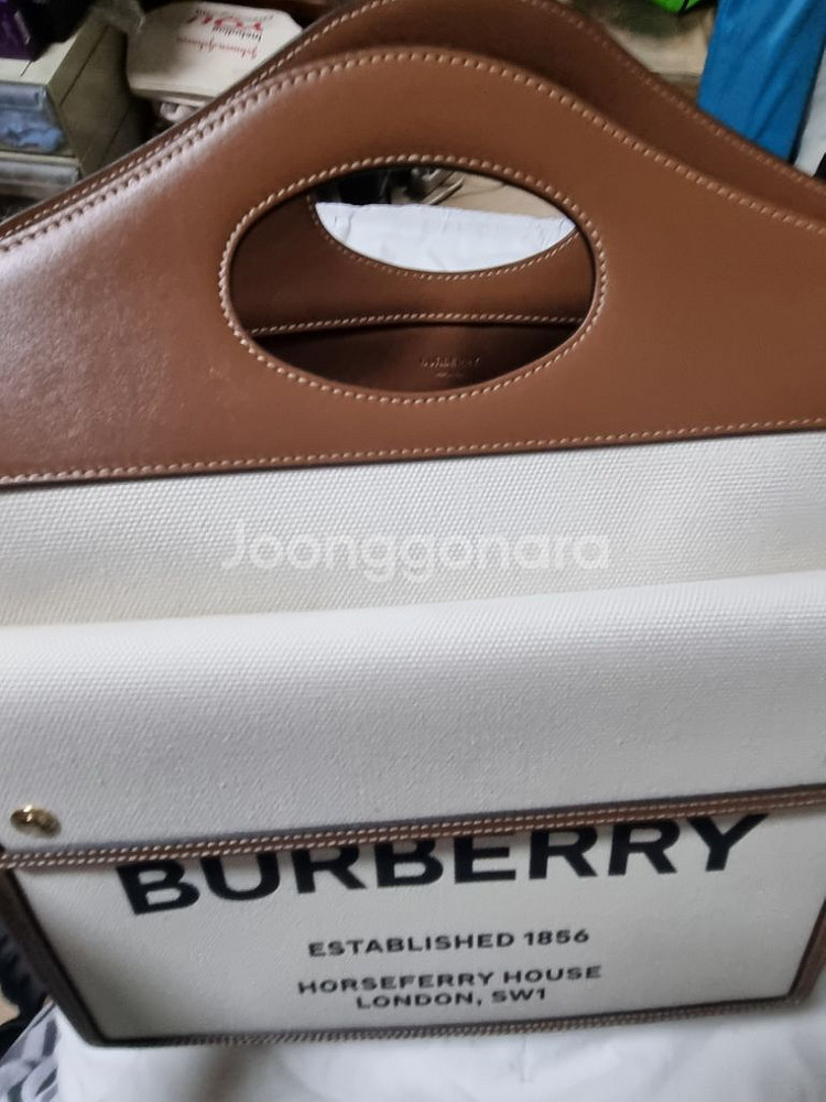 버버리 레더포켓 토드백--2