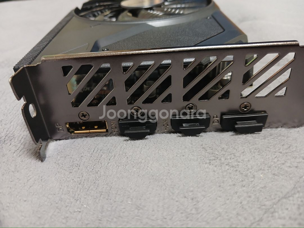 기가바이트 rtx4060 8gb 그래픽카드 팝니다.--2