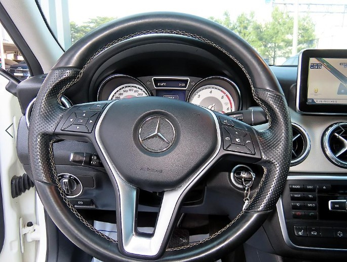 벤츠 GLA클래스 GLA 200 CDI 4매틱--6