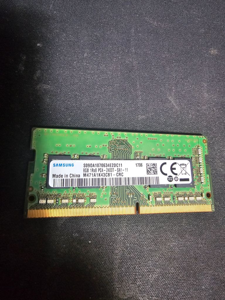 노트북용 삼성램 ddr4 8g 2400..반값택배가능.