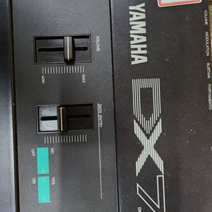 야마하 DX7 오리지날