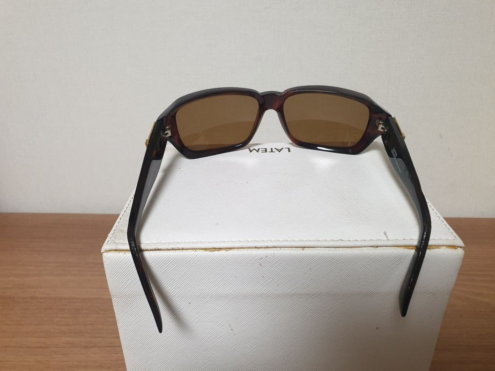 베르사체 선글라스 이미지