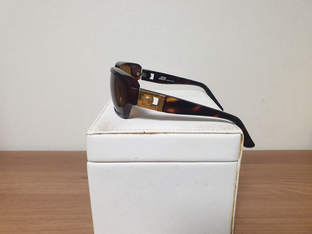 베르사체 선글라스 이미지