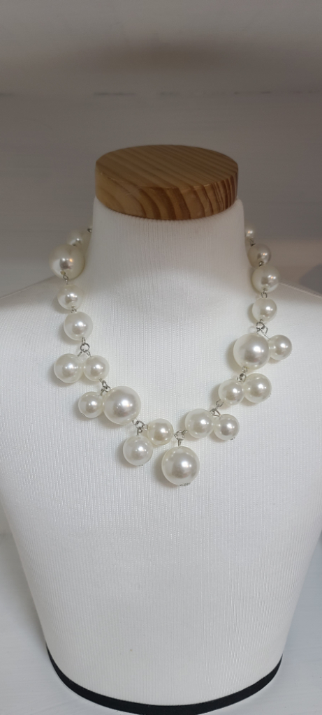아크릴 진주 목걸이 이미지
