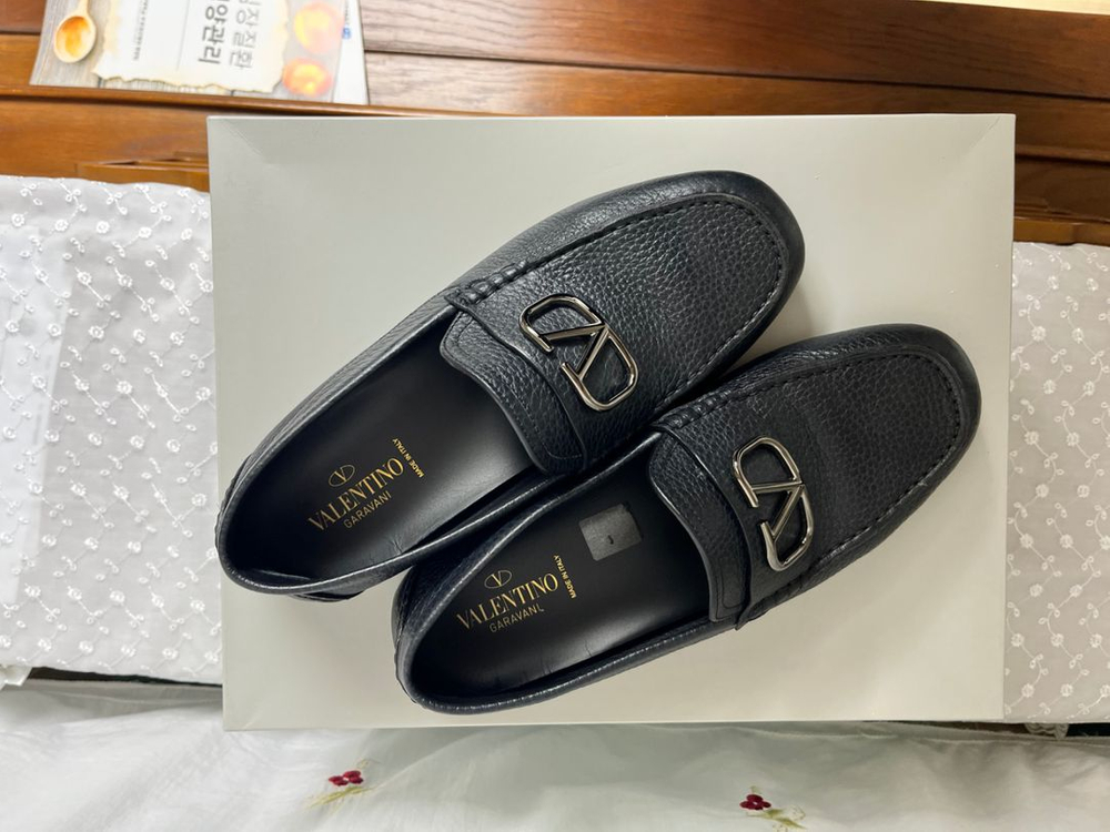 발렌티노 V로고 드라이빙 슈즈 로퍼--1