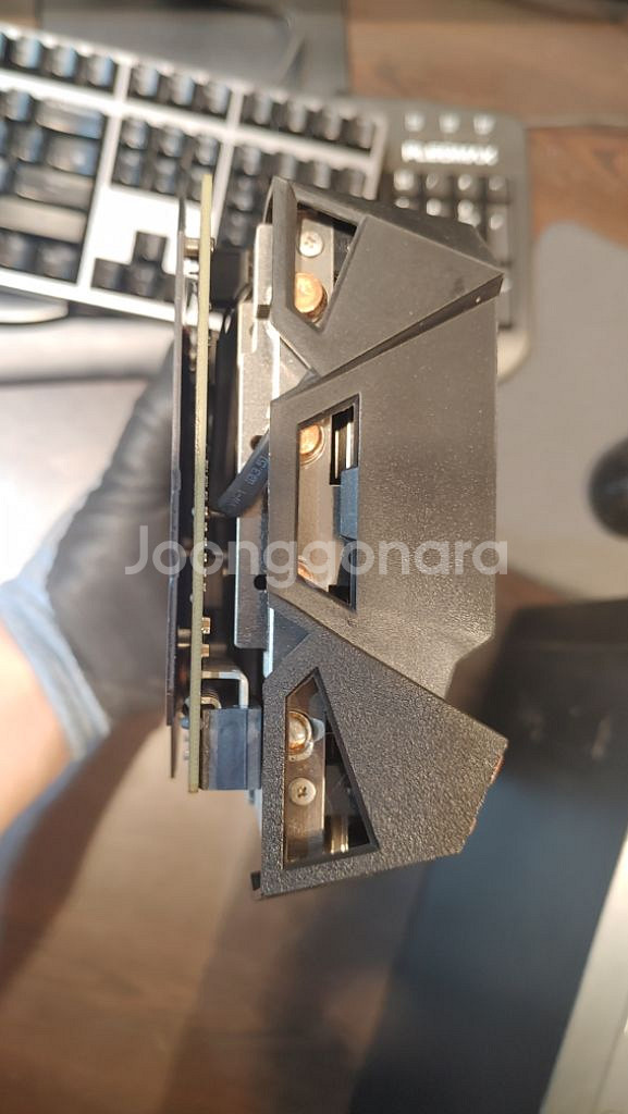 기가바이트 RX VEGA64 게이밍OC 8G--7