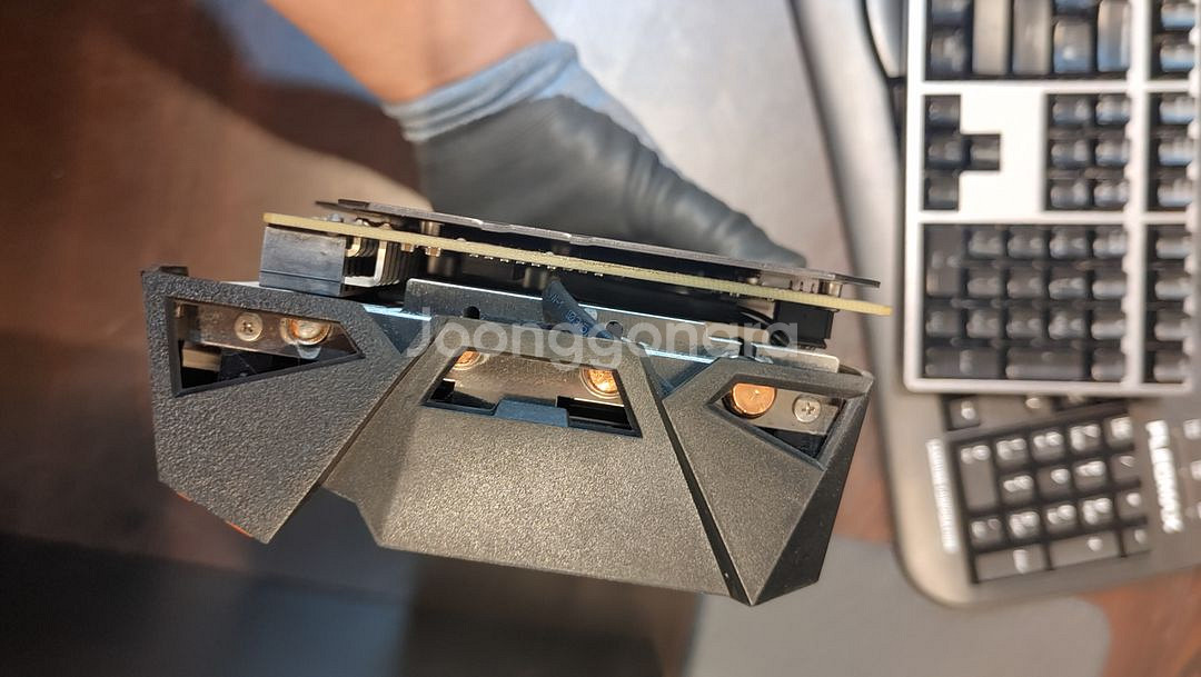 기가바이트 RX VEGA64 게이밍OC 8G--6