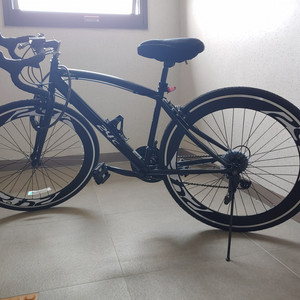 24도씨 로드자전거 (440mm, 상태최상, 헬멧포함)