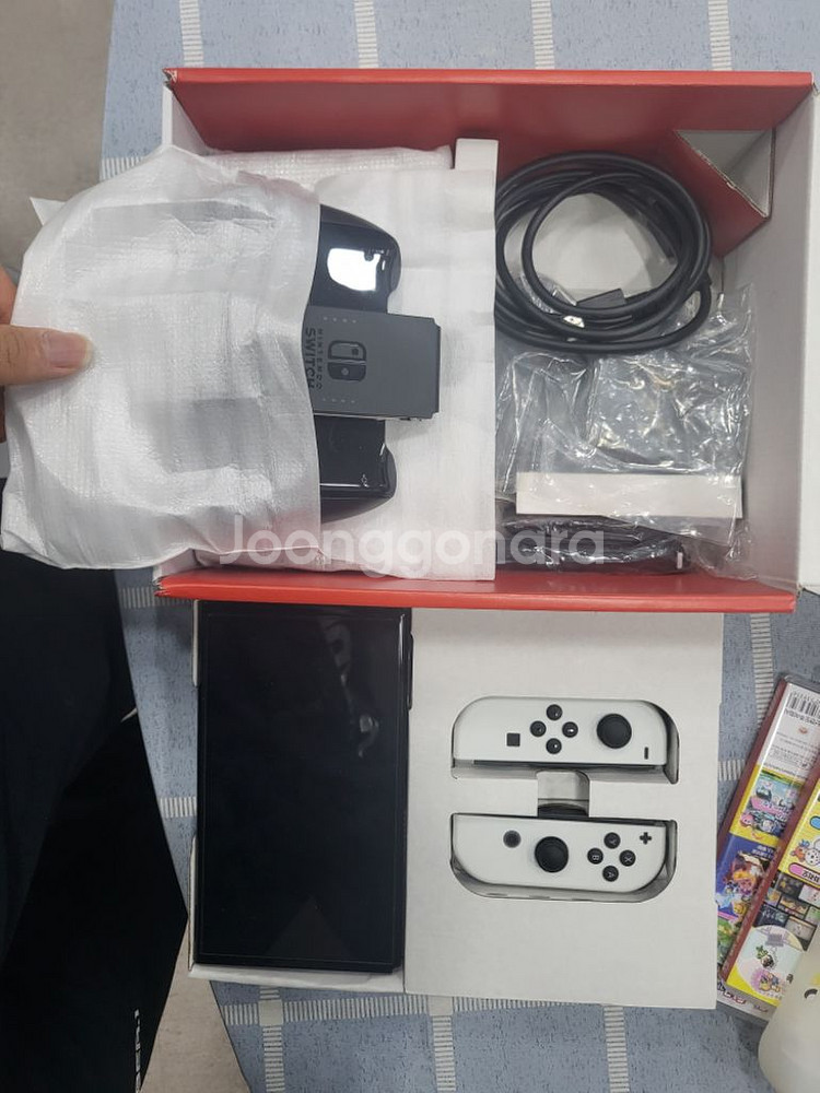 닌텐도 스위치 OLED 화이트 팝니다.--3