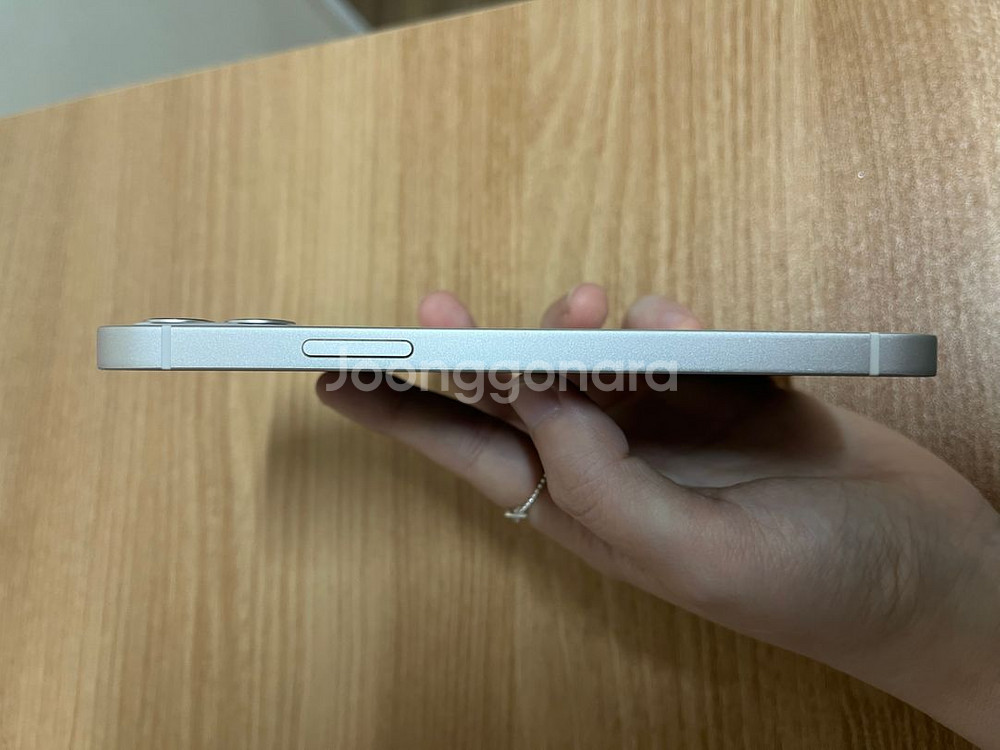 아이폰12 화이트 128g 팝니다--5