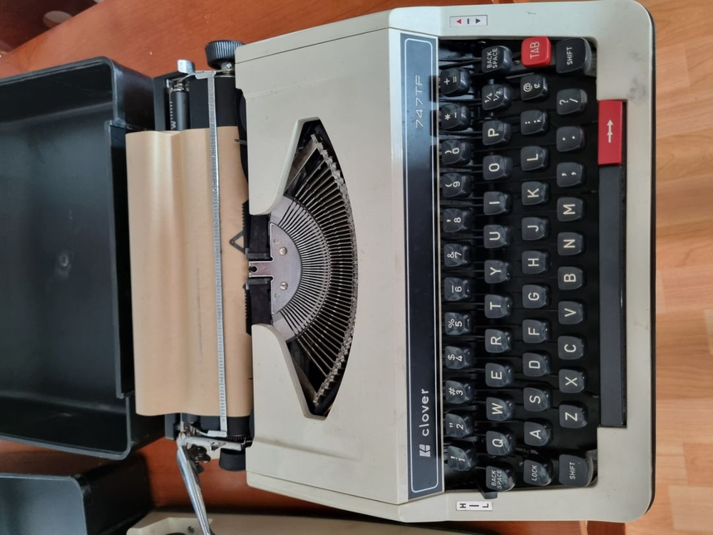 한글,영문 2개 타자기 팝니다(clover 747tf)--2