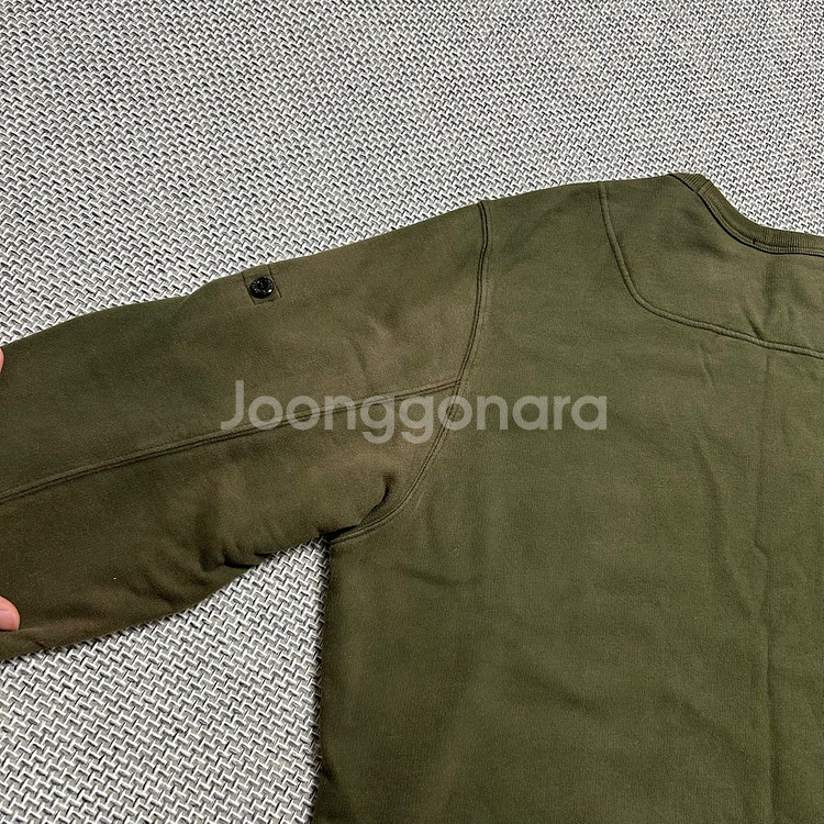 [ XL ] 23FW 스톤아일랜드 카키 맨투맨--9