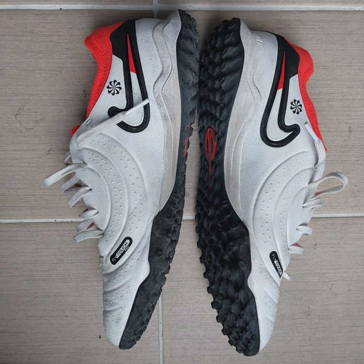 나이키 티엠포 10 프로 260--1