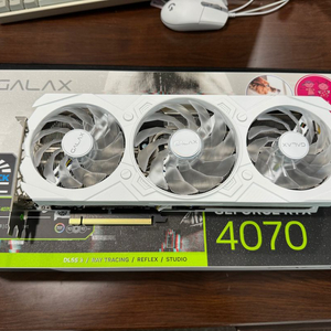 그래픽카드 RTX 4070 갤럭시 화이트 신품급