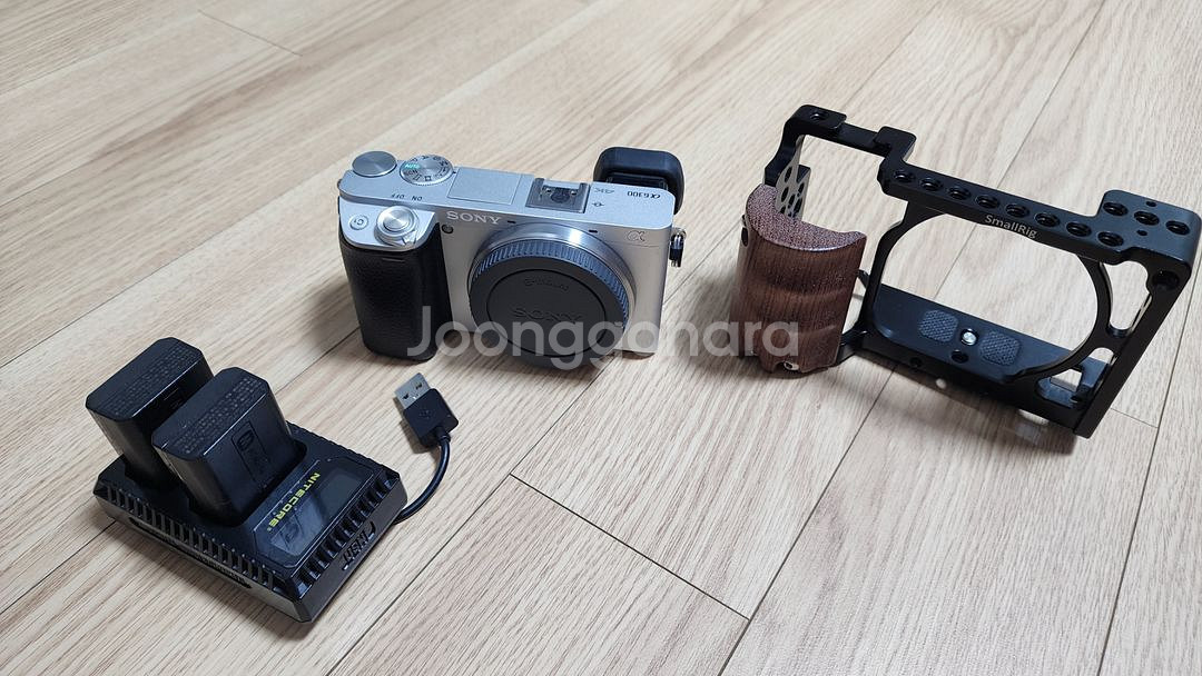 소니 a6300(렌즈x,풀박스,스몰리그 케이지,배터리)--0