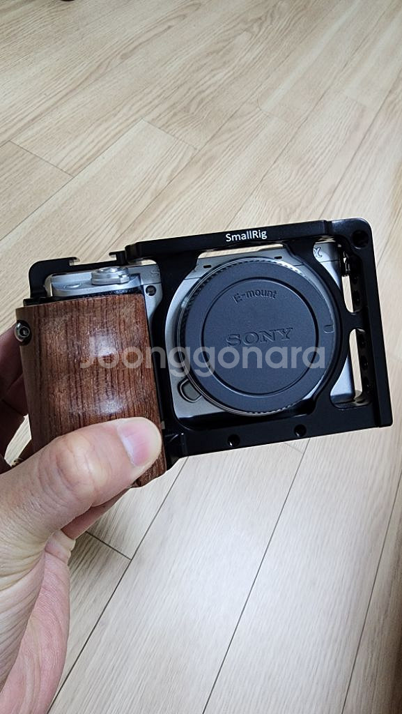 소니 a6300(렌즈x,풀박스,스몰리그 케이지,배터리)--1