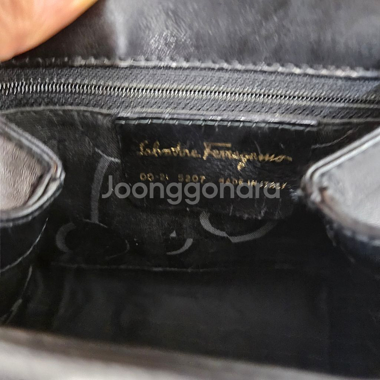 정품 페라가모 백팩 퀄리티 좋고 보증서 있음--7