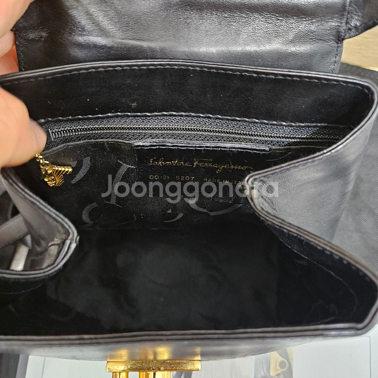 정품 페라가모 백팩 퀄리티 좋고 보증서 있음--8