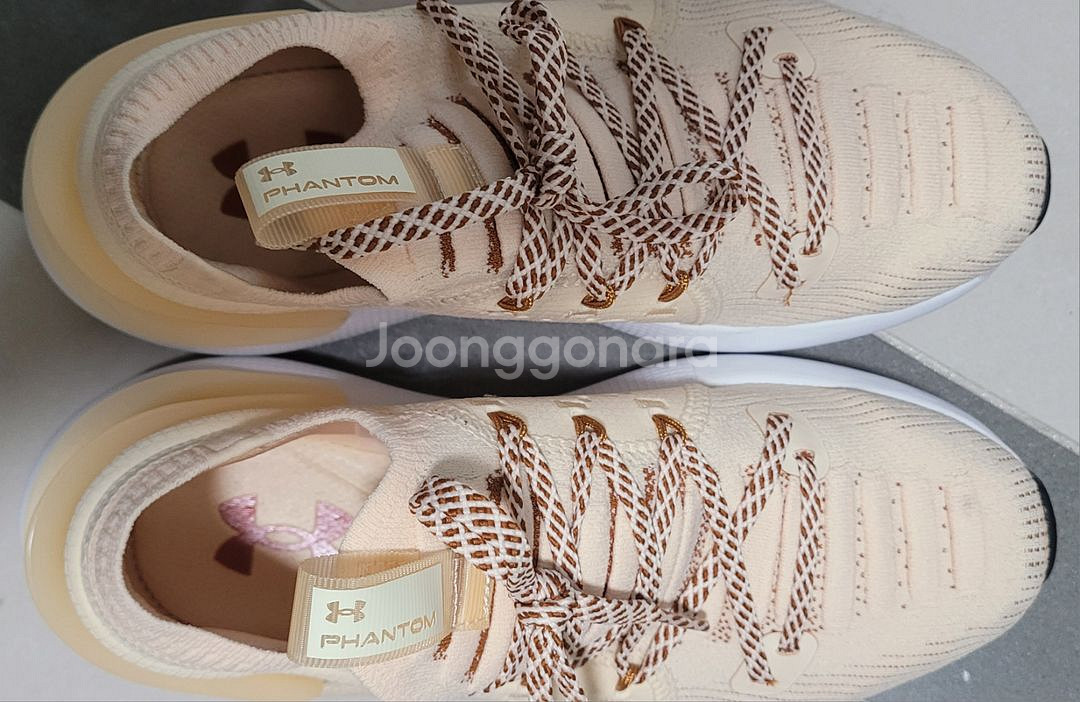 언더아머 여성 호버 여성운동화 250mm 가격내림--3