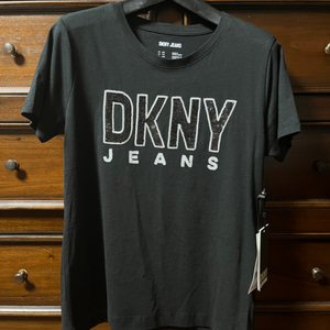 (텍있는 새상품) DKNY로고 티셔츠 판매합니다