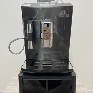 딜리코 플랫화이트 ds501 전자동 커피머신 팝니다.