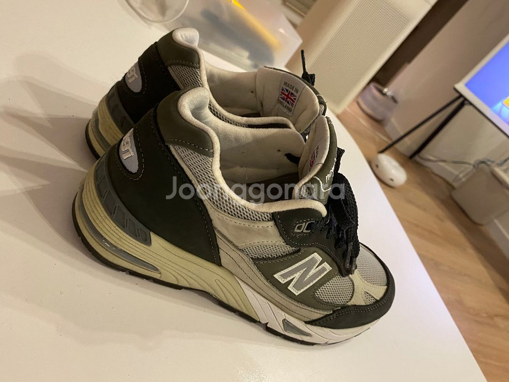 뉴발란스 991 270 42--4