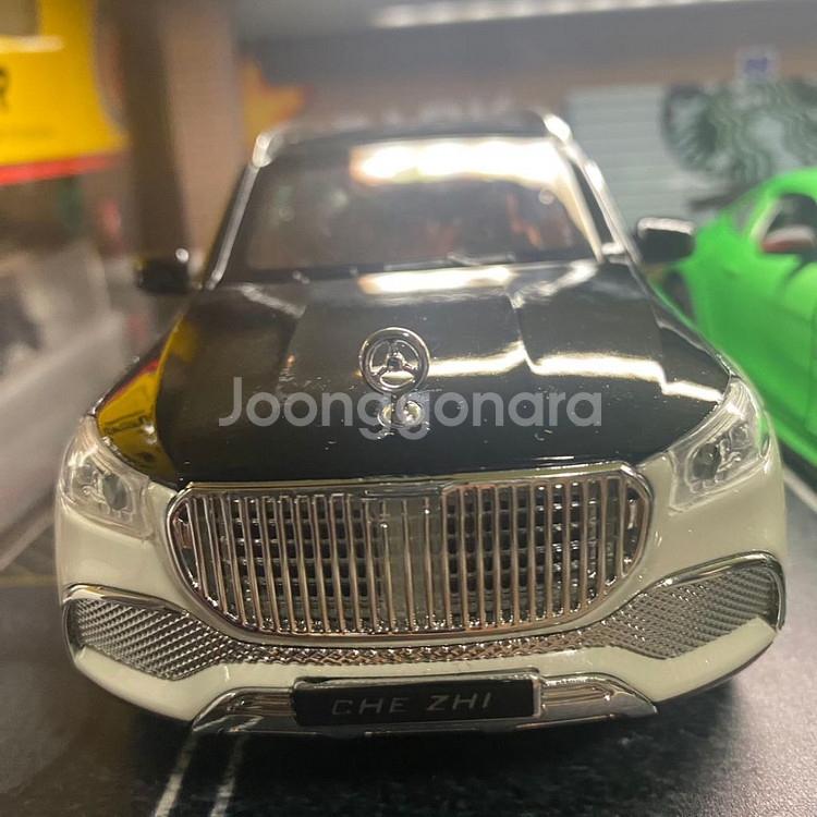 새-모형차 미니카1:24 ,아크릴+고급원목주차장6자리--8