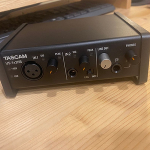 tascam us12hr 한번사용하고 팝니다 박스있음