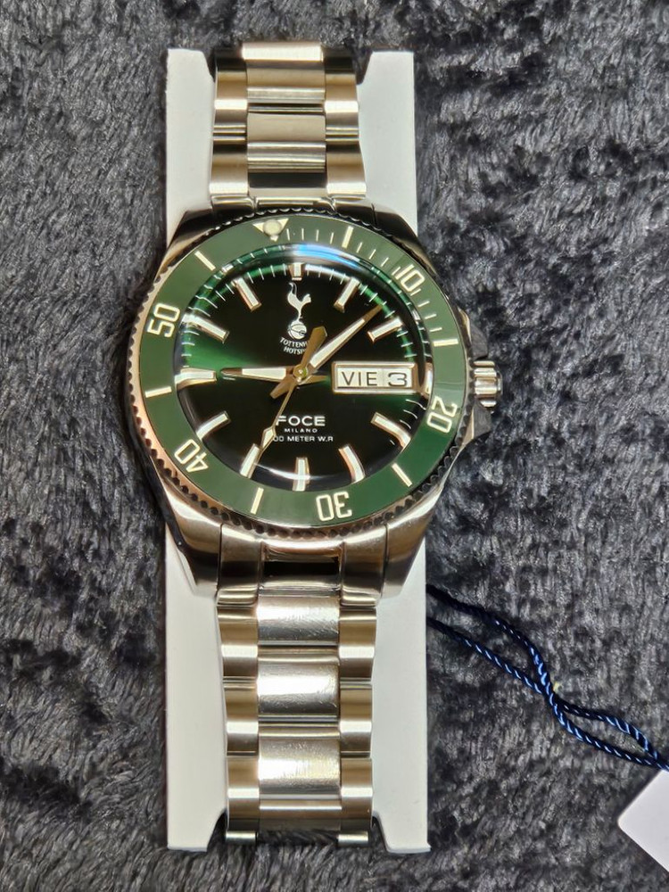 포체 토트넘 쿼츠 그린색상 시계 판매합니다--0