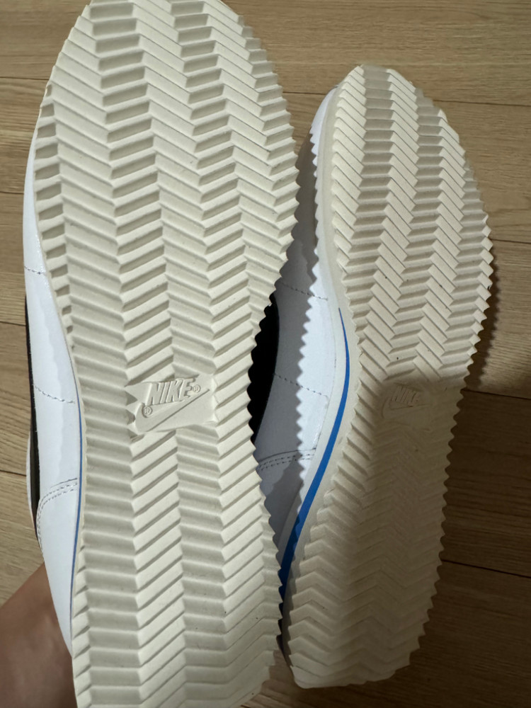 나이키 코르테즈 255 새상품 팝니다 이미지