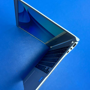 삼성9 노트북 QHD+해상도 1kg 2017년 구입