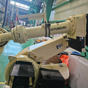현대로보틱스 hs200 산업로봇 판매 합니다. 중고로봇