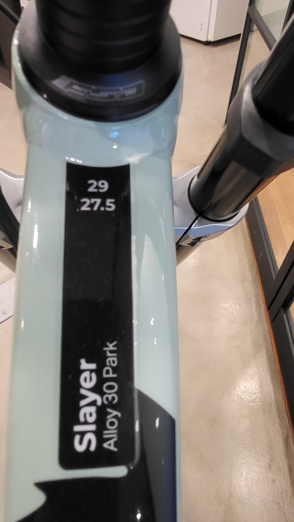 록키마운틴 다운힐 자전거--3