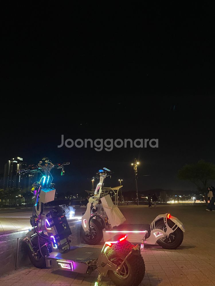 위패드 다크나이트 스탠딩 판매합니다.--2