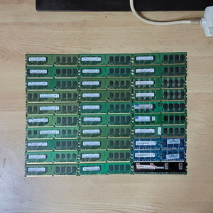 컴퓨터 램 DDR2 2GB 30개 일괄판매 (메인보드