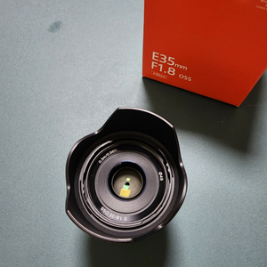 소니 35mm 1.8oss 카페렌즈