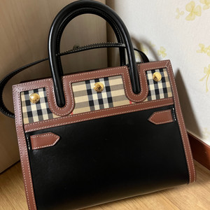 버버리 체크 타이틀 토트백