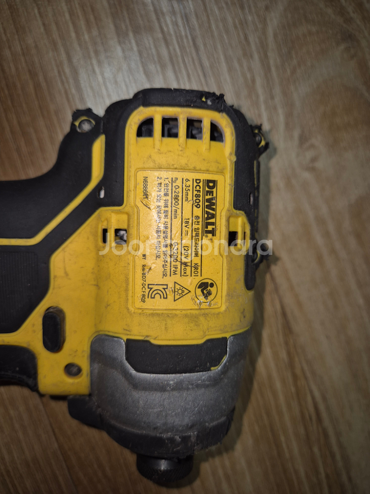 디월트 충전임팩 드라이버 DCF809 배터리포함--5