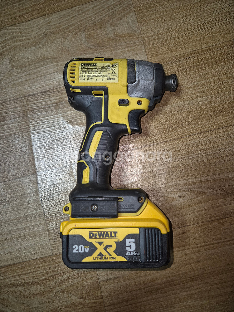 디월트 충전임팩 드라이버 DCF887 배터리포함--2