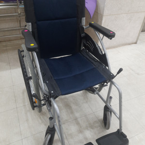 케이엘E2 접이식 경량 휠체어
