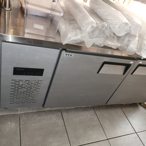 우성 탁자형 냉장고 CWSM-180RT
