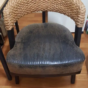 카페베네매장 쇼파ㅡ공부에 최적화된 의자